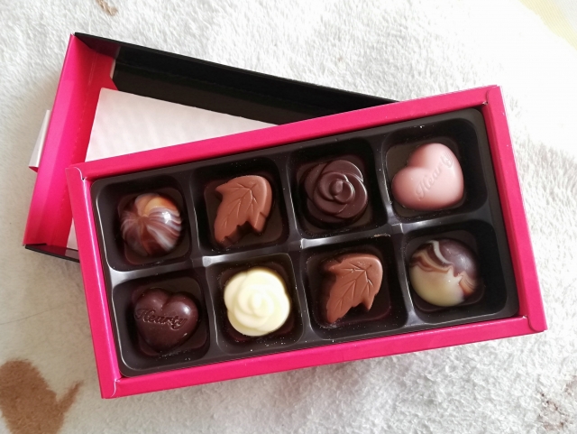 箱入り高級チョコレート